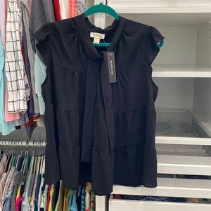 Flowy tiered black top